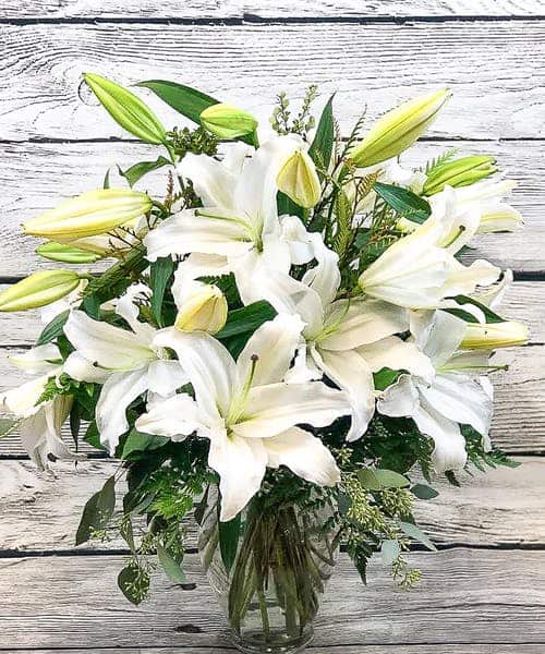 composed of multiple bloom stems of Casa Blanca Lilies that are designed naturally, beautifully. This stylish arrangement in a clear glass vase is pure, exotic, and highly scented enjoyment